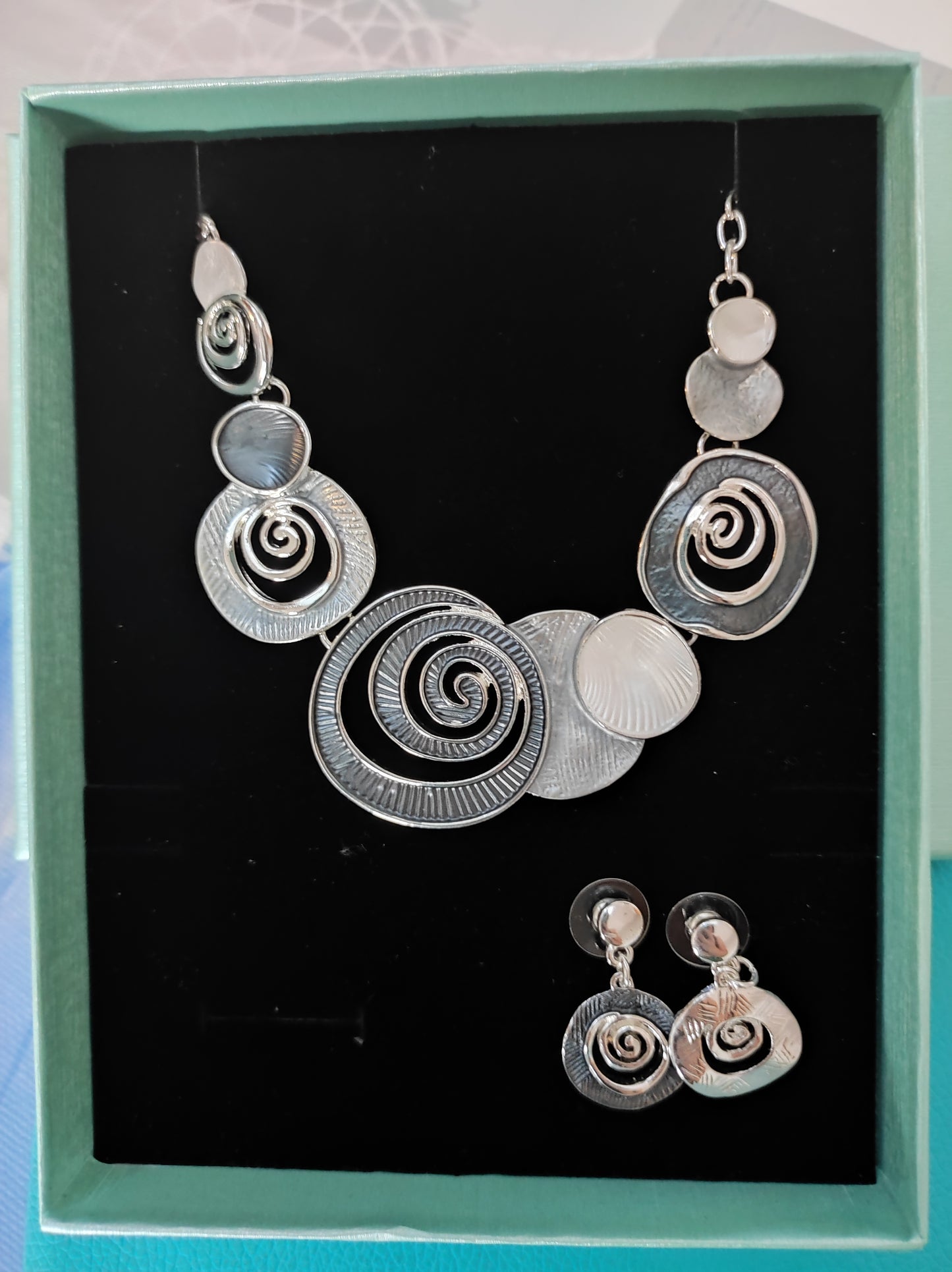 conjunto collar y pendientes estilo bohemio