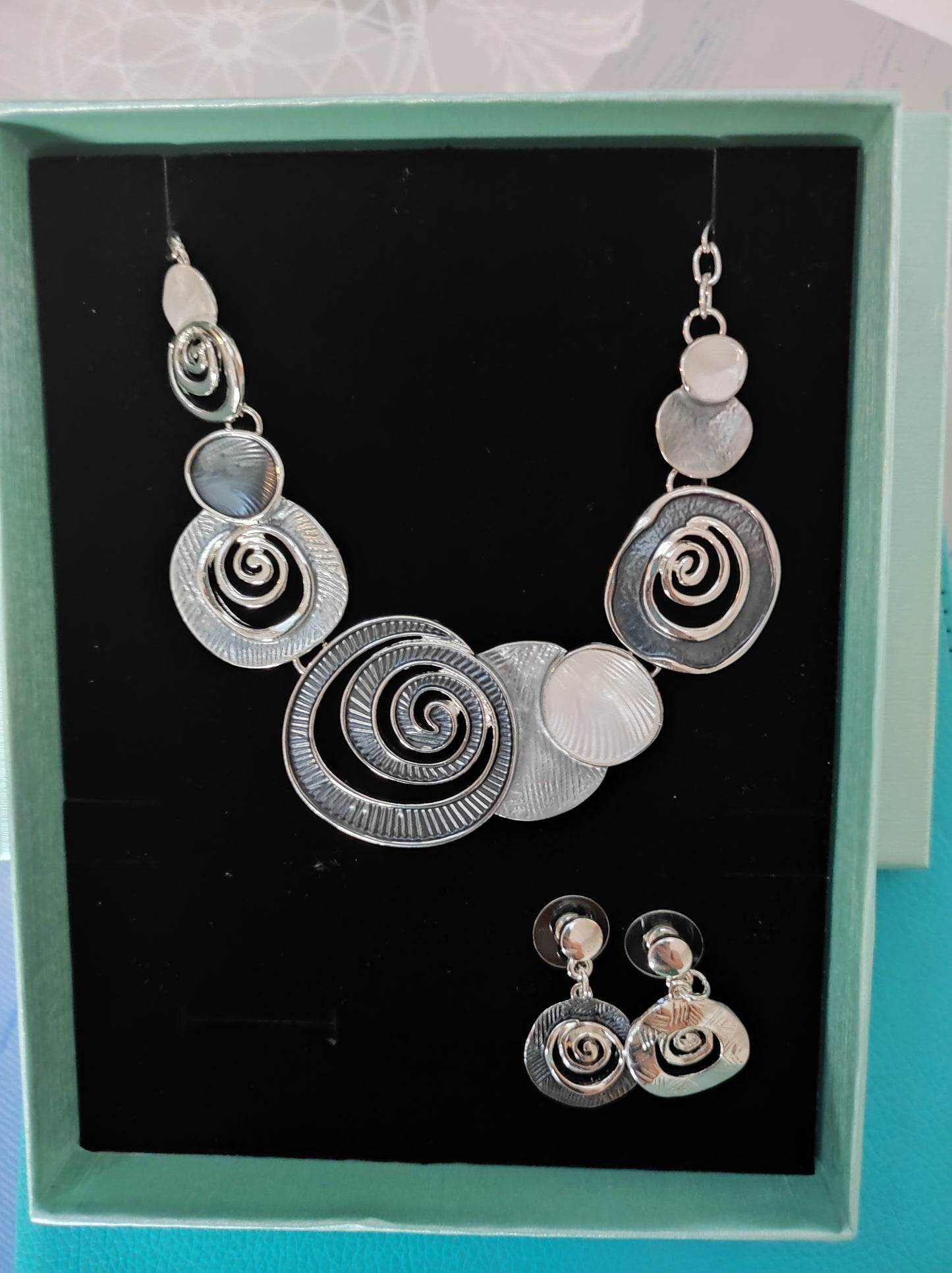 conjunto collar y pendientes estilo bohemio