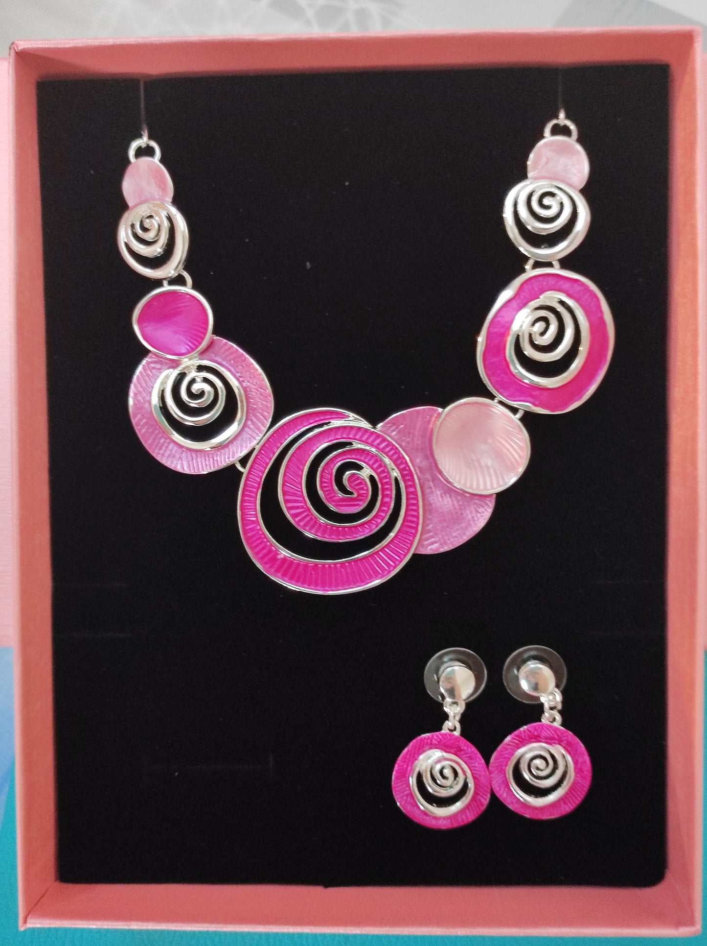 conjunto collar y pendientes estilo bohemio